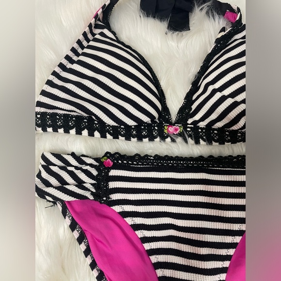 Betsey Johnson Bikini Stripe Black White Roses
Floral Lace Coquette Retro D/M - Picture 5 of 7